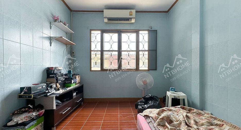 À vendre 3 chambres maison de ville à Bang Bua Thong, Nonthaburi