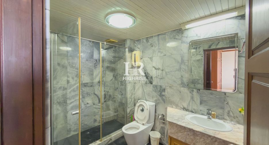 For sale 3 bedrooms condo in Bang Lamung, Chonburi