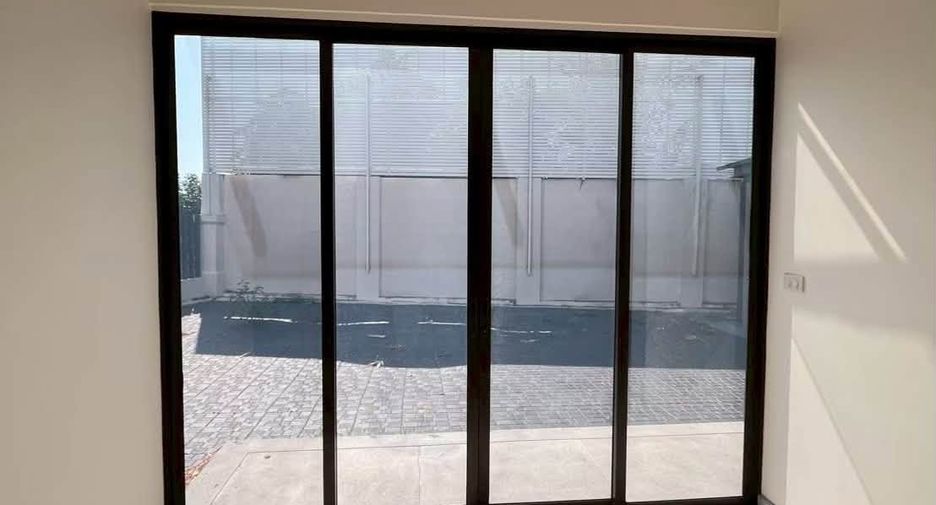 For sale 3 bedrooms house in Prawet, Bangkok