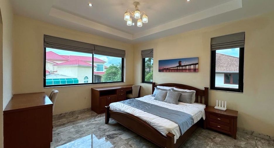 For rent and for sale 4 bedrooms villa in Bang Lamung, Chonburi