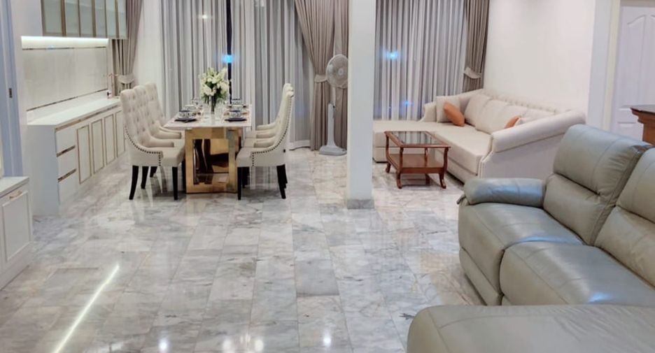 For rent and for sale 4 bedrooms villa in Bang Lamung, Chonburi