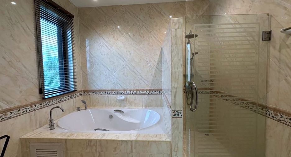 For rent and for sale 4 bedrooms villa in Bang Lamung, Chonburi