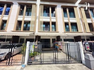 For sale 3 bedrooms townhouse in Phasi Charoen, Bangkok