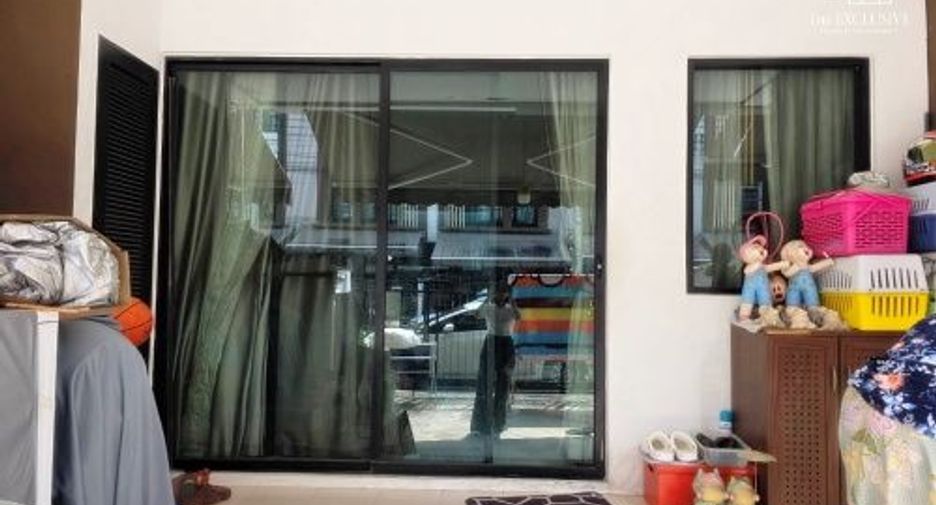 For sale 3 bedrooms townhouse in Phasi Charoen, Bangkok
