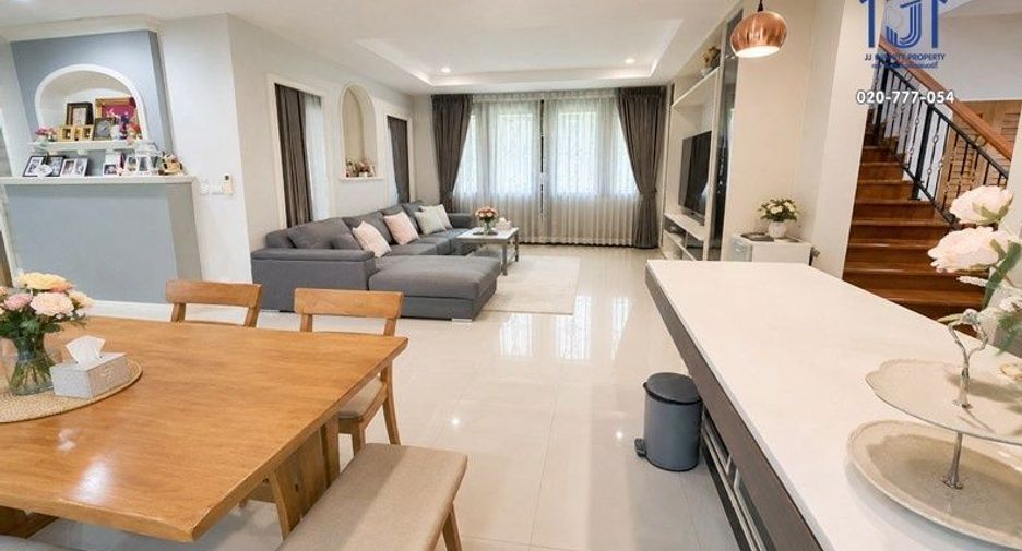 Casa en venta de 4 habitaciones en Sai Mai, Bangkok