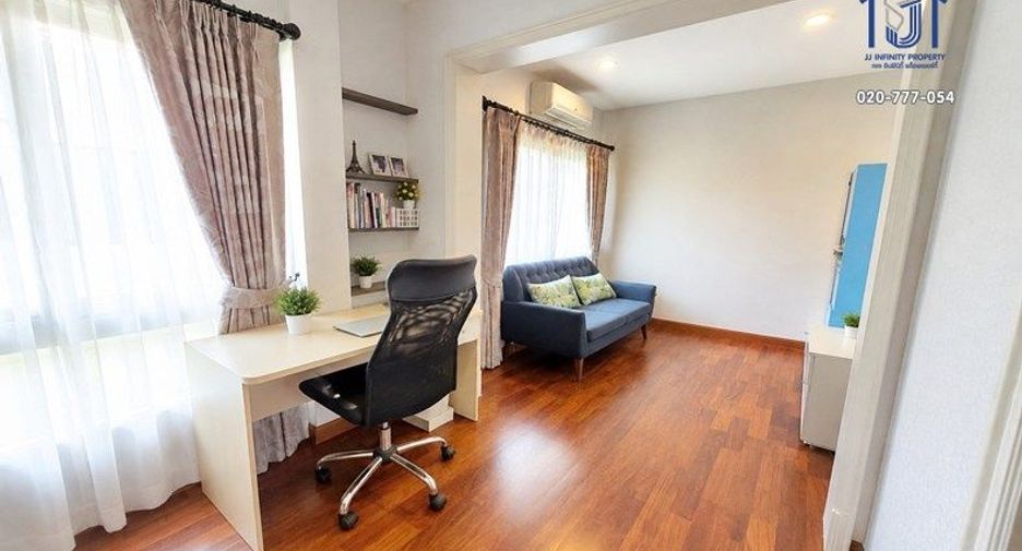 Casa en venta de 4 habitaciones en Sai Mai, Bangkok