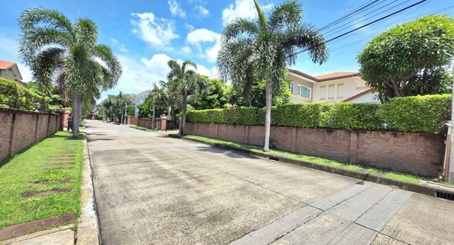 Casa en venta de 4 habitaciones en Sai Mai, Bangkok