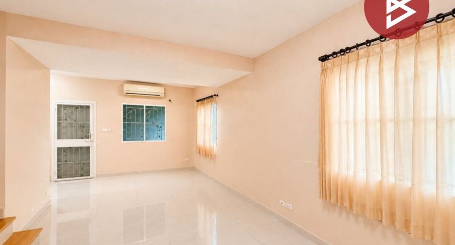 For sale 3 bedrooms townhouse in Sam Phran, Nakhon Pathom