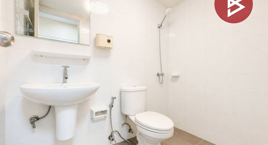 For sale 3 bedrooms townhouse in Sam Phran, Nakhon Pathom