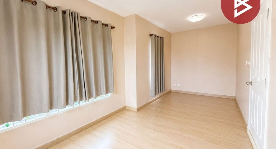 For sale 3 bedrooms townhouse in Sam Phran, Nakhon Pathom