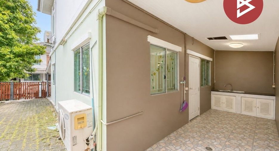 For sale 3 bedrooms townhouse in Sam Phran, Nakhon Pathom
