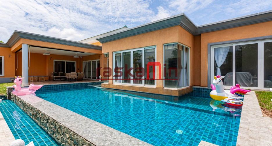 For rent 4 bedrooms villa in Bang Lamung, Chonburi