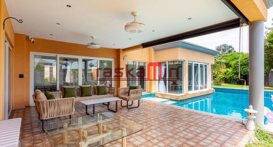 For rent 4 bedrooms villa in Bang Lamung, Chonburi