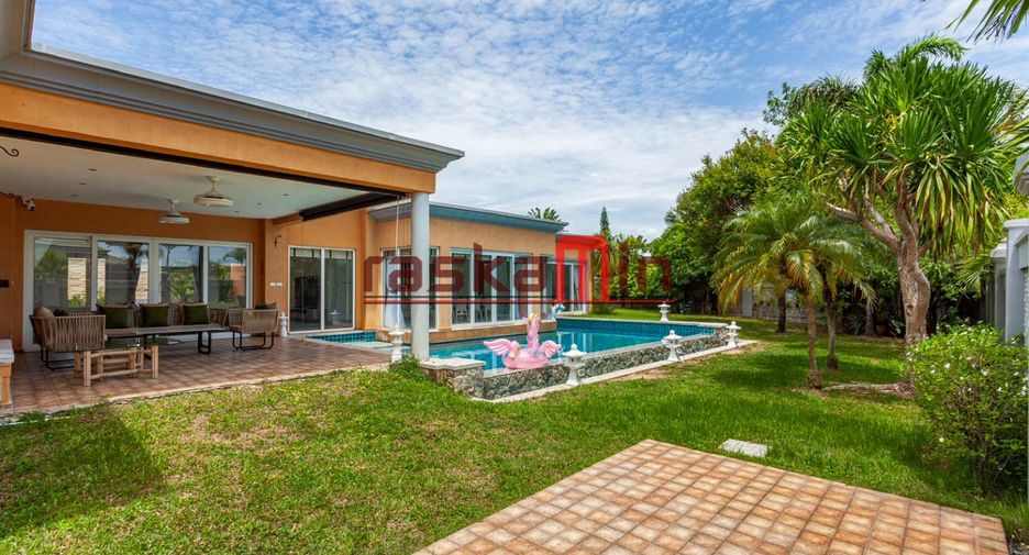 For rent 4 bedrooms villa in Bang Lamung, Chonburi