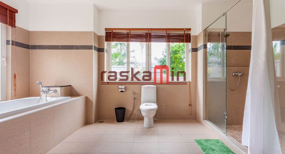 For rent 4 bedrooms villa in Bang Lamung, Chonburi