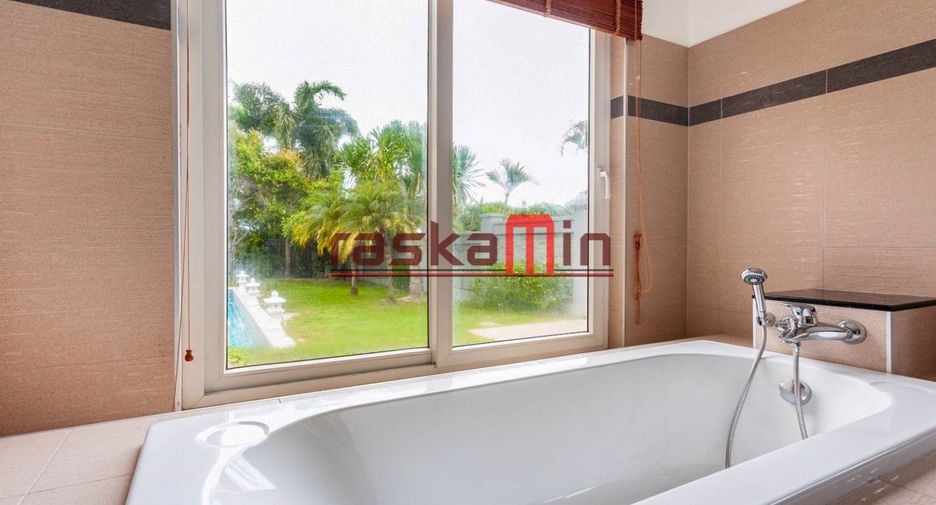 For rent 4 bedrooms villa in Bang Lamung, Chonburi