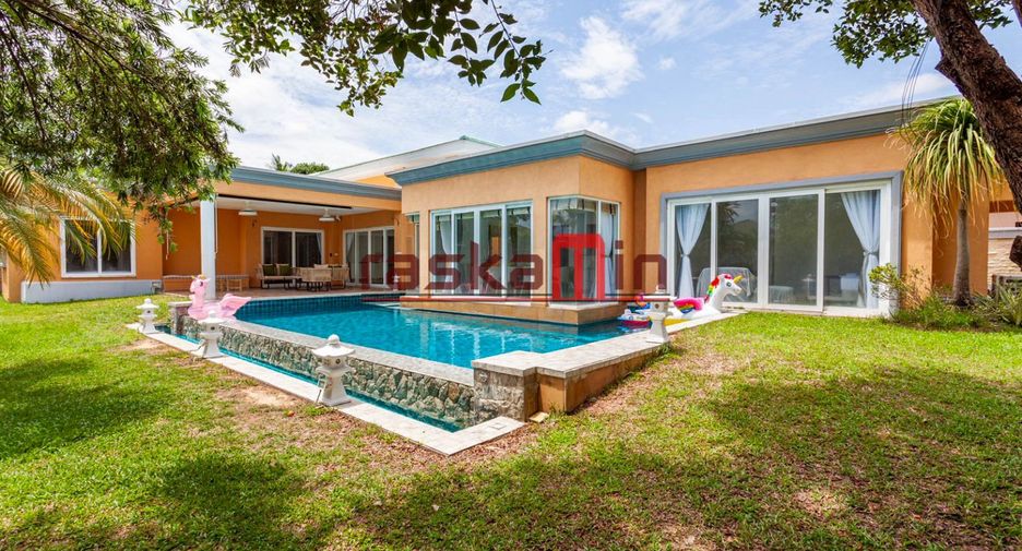 For rent 4 bedrooms villa in Bang Lamung, Chonburi
