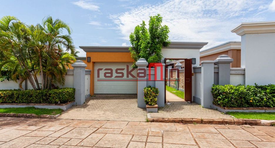 For rent 4 bedrooms villa in Bang Lamung, Chonburi