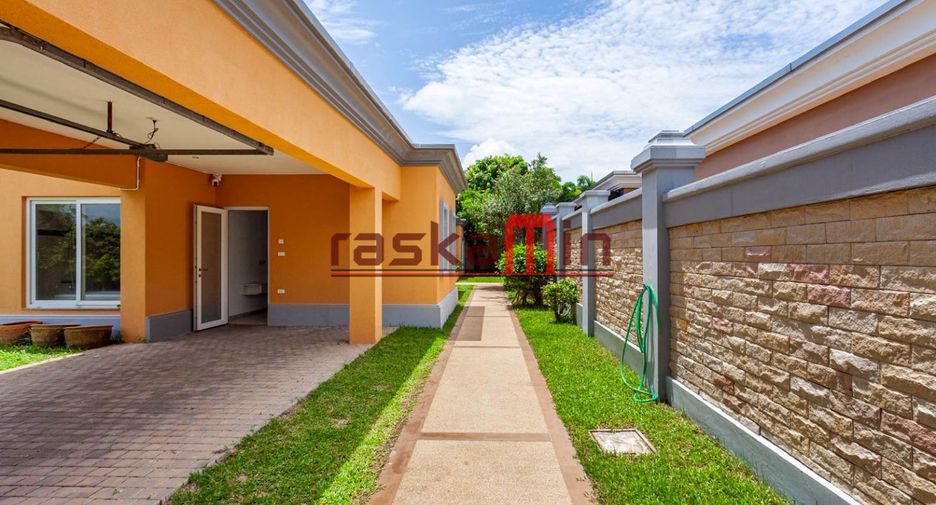 For rent 4 bedrooms villa in Bang Lamung, Chonburi