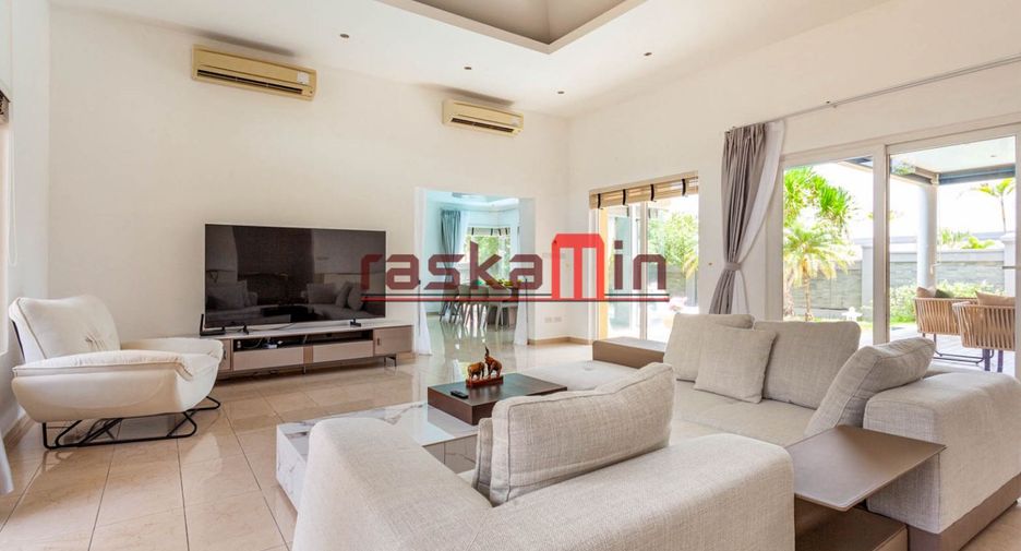 For rent 4 bedrooms villa in Bang Lamung, Chonburi