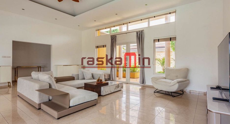For rent 4 bedrooms villa in Bang Lamung, Chonburi