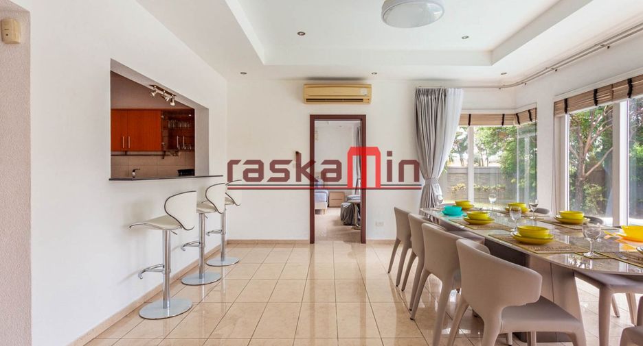 For rent 4 bedrooms villa in Bang Lamung, Chonburi