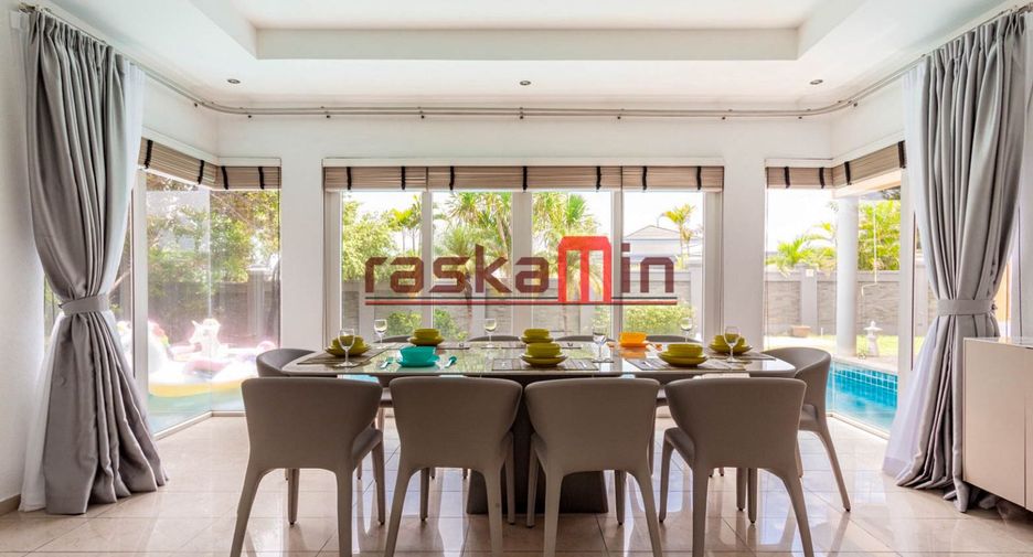 For rent 4 bedrooms villa in Bang Lamung, Chonburi