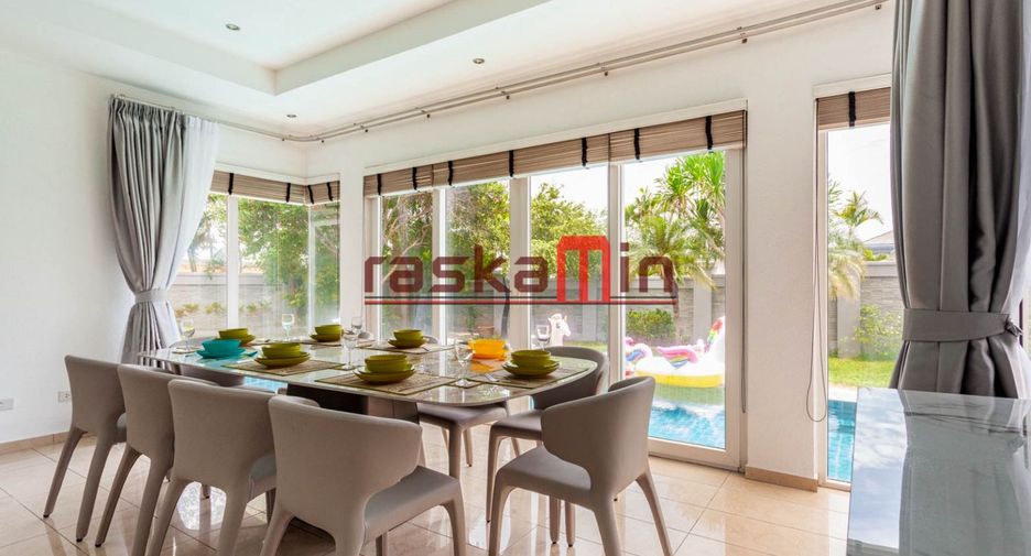 For rent 4 bedrooms villa in Bang Lamung, Chonburi