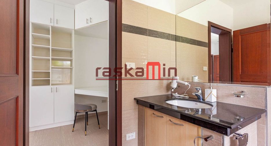 For rent 4 bedrooms villa in Bang Lamung, Chonburi
