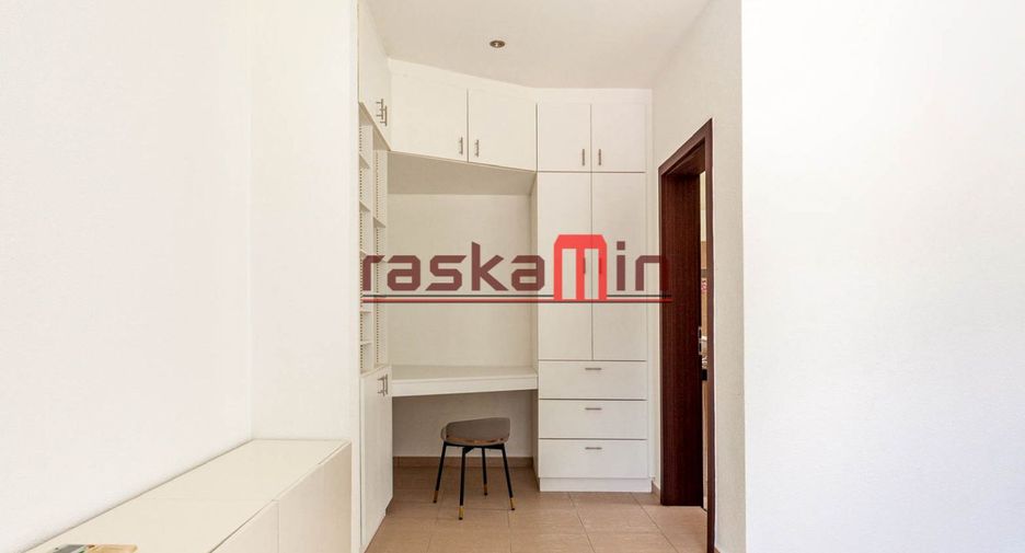 For rent 4 bedrooms villa in Bang Lamung, Chonburi