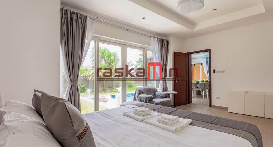For rent 4 bedrooms villa in Bang Lamung, Chonburi