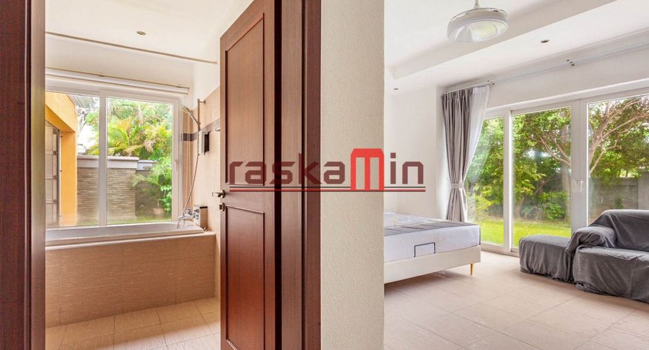 For rent 4 bedrooms villa in Bang Lamung, Chonburi