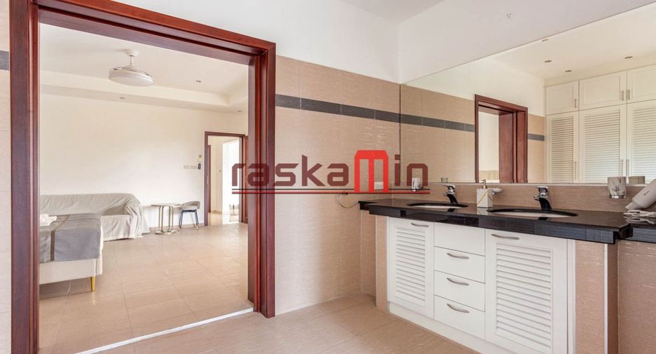 For rent 4 bedrooms villa in Bang Lamung, Chonburi
