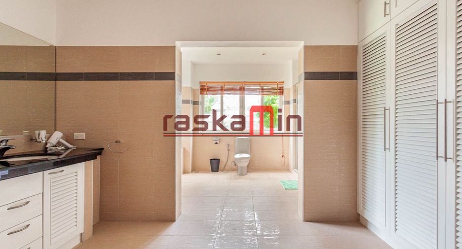 For rent 4 bedrooms villa in Bang Lamung, Chonburi