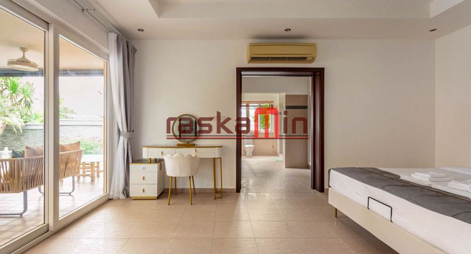 For rent 4 bedrooms villa in Bang Lamung, Chonburi