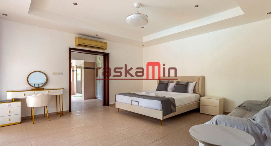 For rent 4 bedrooms villa in Bang Lamung, Chonburi