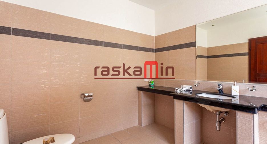 For rent 4 bedrooms villa in Bang Lamung, Chonburi