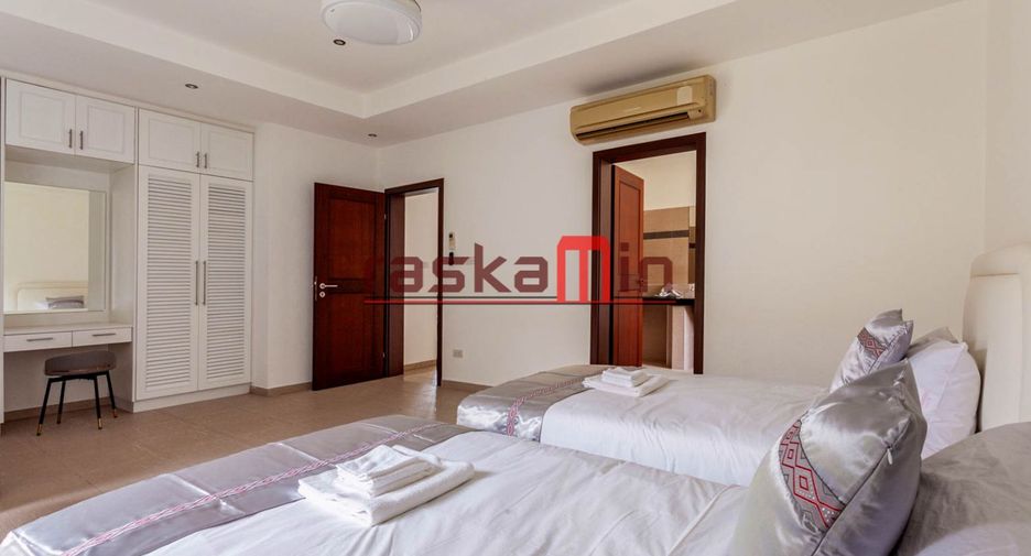 For rent 4 bedrooms villa in Bang Lamung, Chonburi