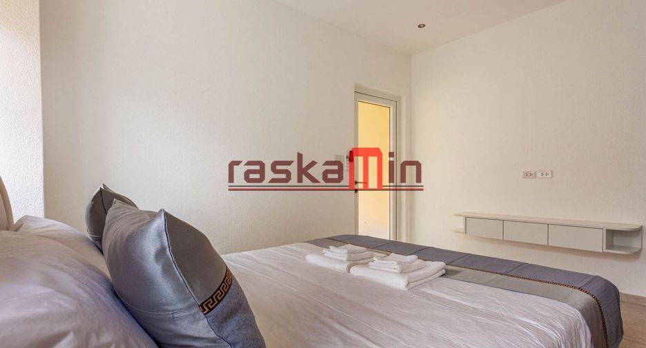 For rent 4 bedrooms villa in Bang Lamung, Chonburi