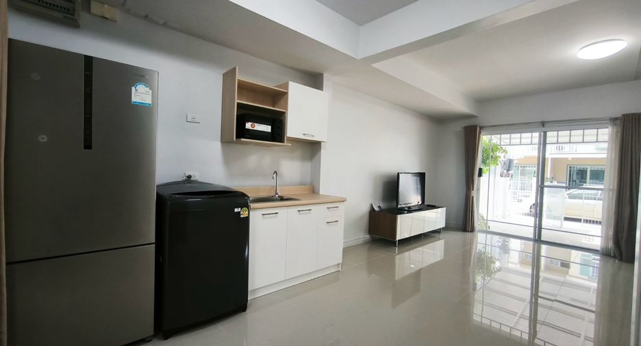 For rent 2 bedrooms townhouse in Bang Phli, Samut Prakan