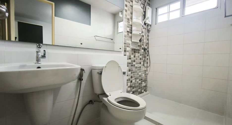For rent 2 bedrooms townhouse in Bang Phli, Samut Prakan