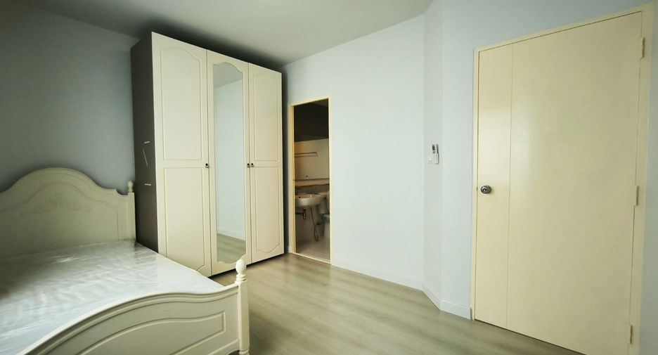 For rent 2 bedrooms townhouse in Bang Phli, Samut Prakan