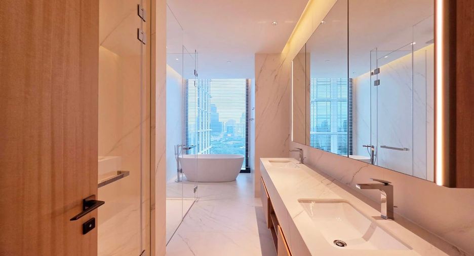 For rent 3 ベッドルーム condo in Sathon, Bangkok