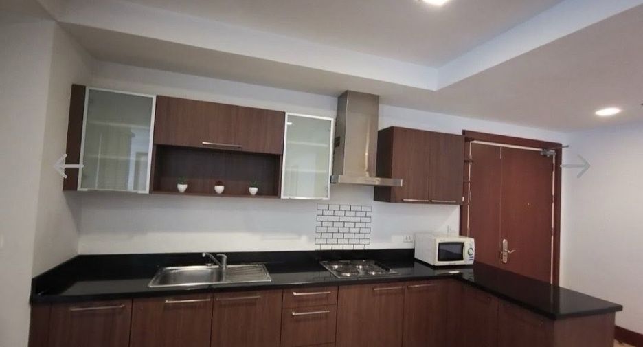 For rent 3 bedrooms condo in Khlong Toei, Bangkok