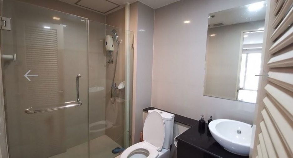 For rent 3 bedrooms condo in Khlong Toei, Bangkok