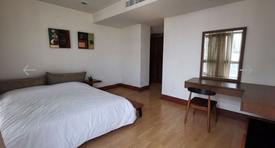 For rent 3 bedrooms condo in Khlong Toei, Bangkok