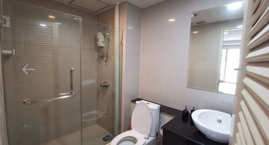 For rent 3 bedrooms condo in Khlong Toei, Bangkok