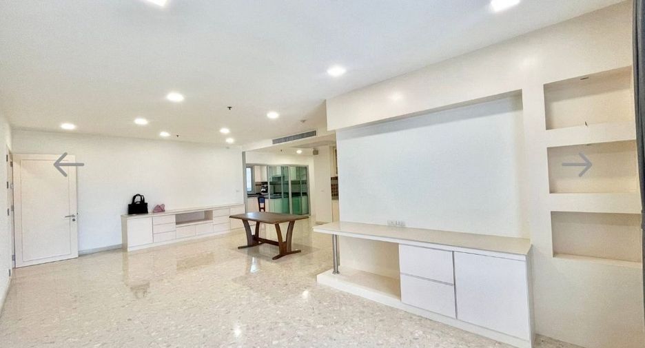 For rent 3 bedrooms condo in Khlong Toei, Bangkok