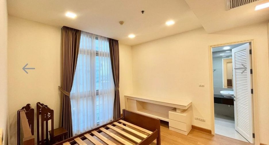 For rent 3 bedrooms condo in Khlong Toei, Bangkok