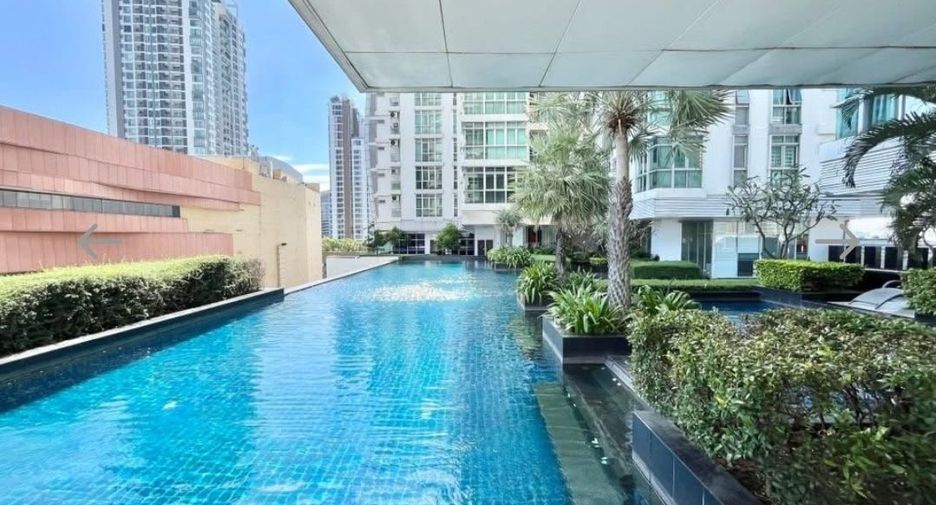 For rent 3 bedrooms condo in Khlong Toei, Bangkok